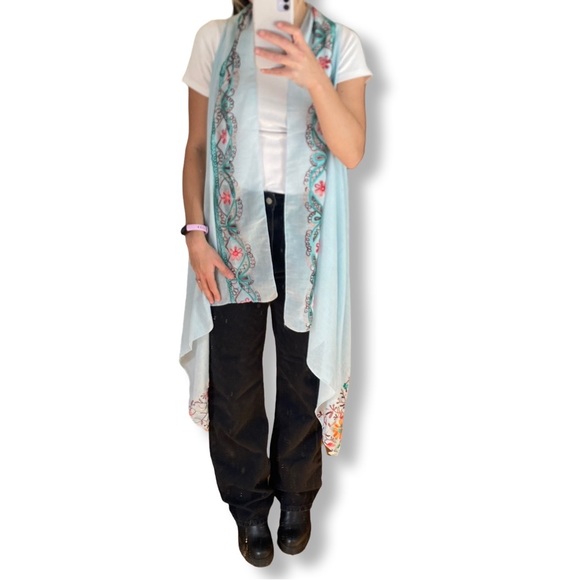 Handmade embroidered shawl - Picture 1 of 9